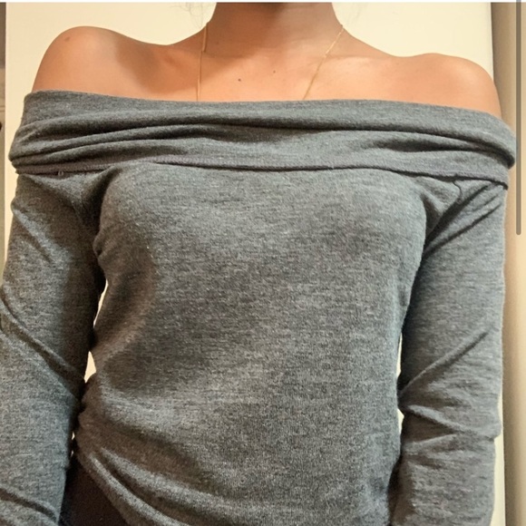 Forever 21 off the shoulder sweater - Picture 2 of 5
